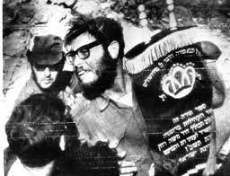 הלל ממוצב המזח וספר התורה – אתר פדגוגיה הרצוג